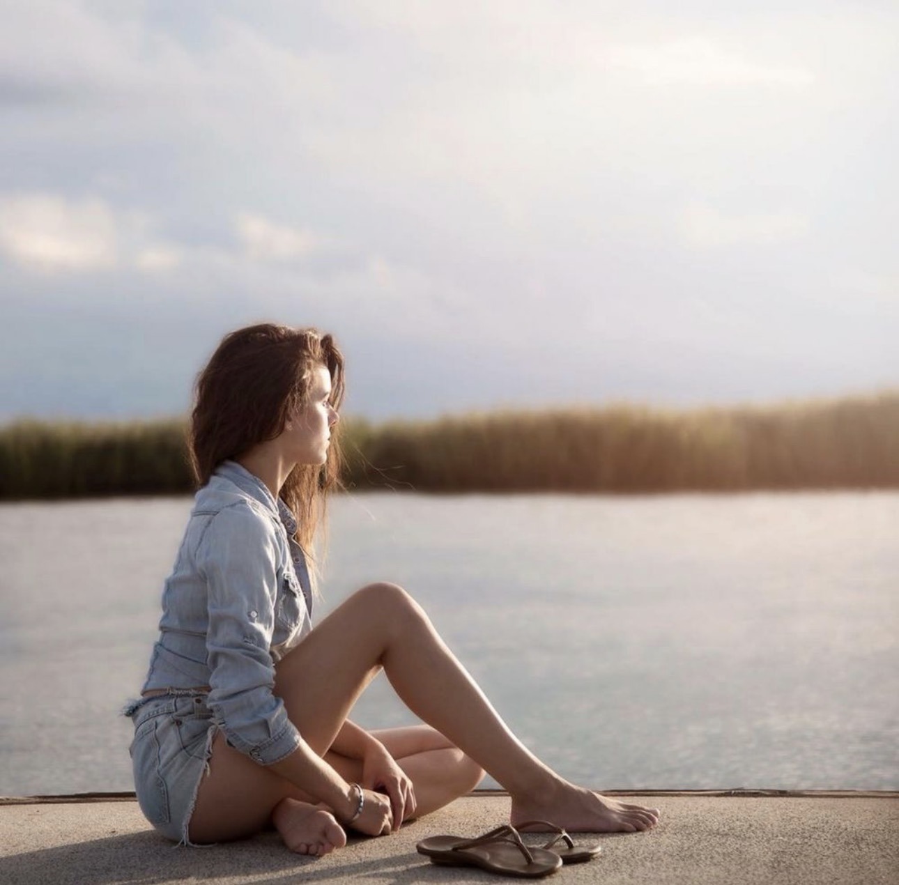 Woman showing her beuatiful legs in the Bitch